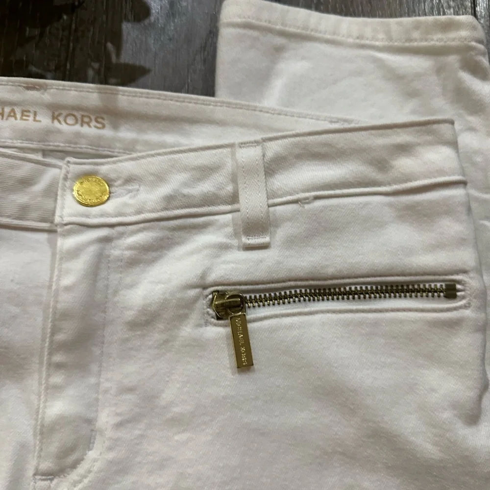 Michael Kors Izzy Cropped Jeans - Picture 5 of 13